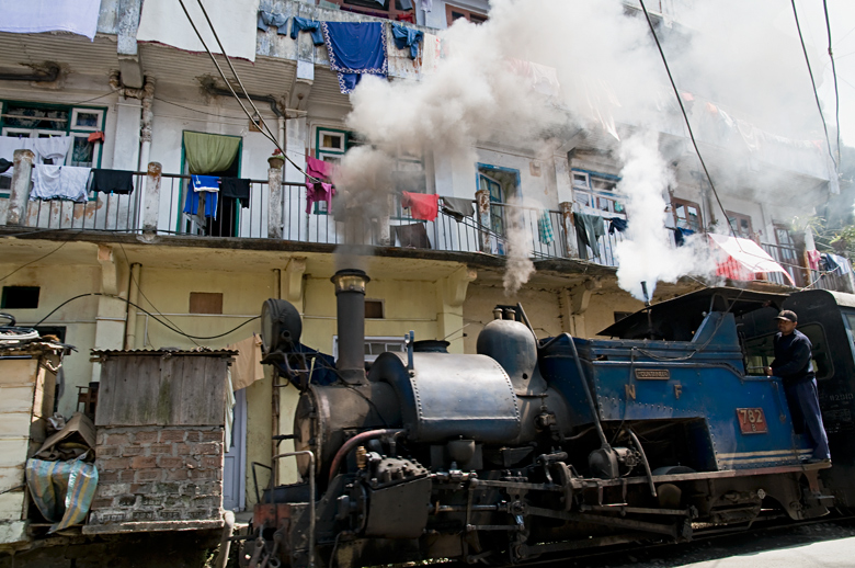 Indien, Westbengalen, Darjeeling, Stadt, DHR, Darjeeling Himalayan Railway, Bahnhof, Leben an den Gleisen, 2010